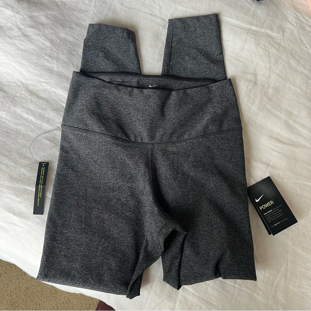 NWT Nike power leggings M